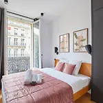 Center Of By Prestige Apartment *