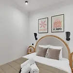 Center Of By Prestige Apartment *