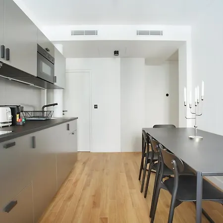 Center Of By Prestige Apartment *