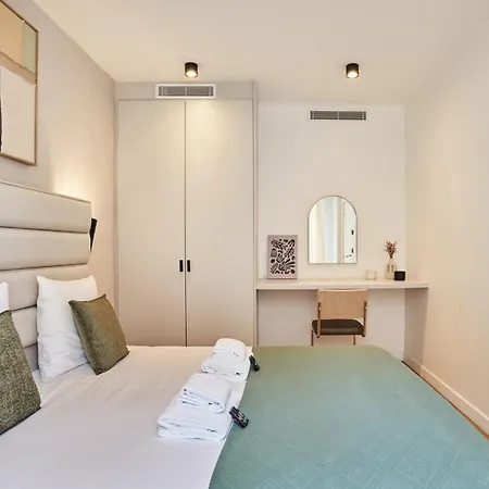 Apartment Center Of By Prestige Paris