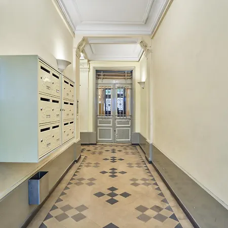 Center Of By Prestige Apartment *