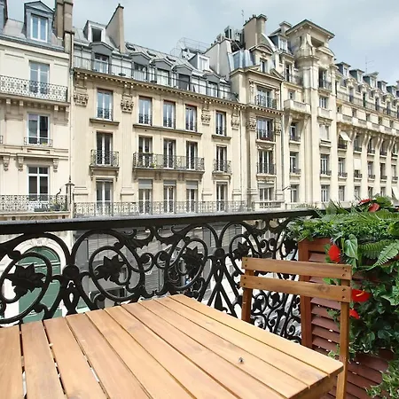 Apartment Center Of By Prestige Paris