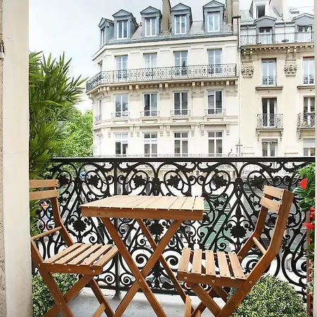 Apartment Center Of By Prestige Paris