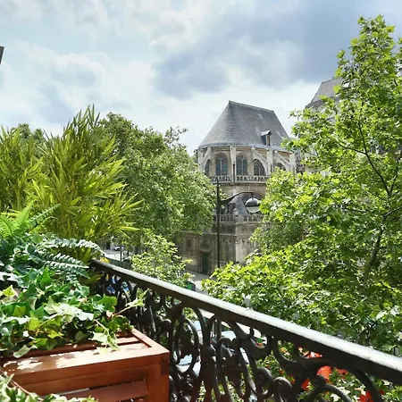 Center Of By Prestige * Paris